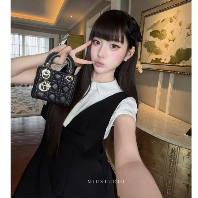 Set 2 món : Váy yếm đen phối nơ dáng kèm Áo sơmi cổ đức tay ngắn nữ tính thanh lịch , Set đồ học sinh Hàn Quốc