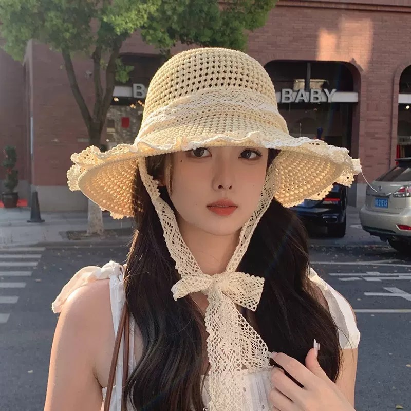 Mũ cói xinh đi biển phong cách xinh xắn