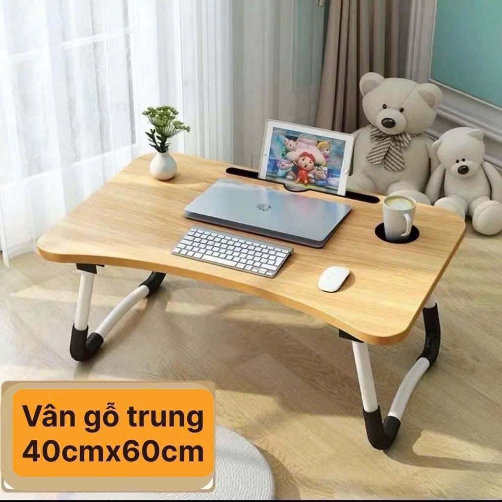 Bàn Gấp Gọn Đa Năng 40x60cm – Chân Chống Trượt, Khe Đỡ Máy Tính Bảng & Cốc