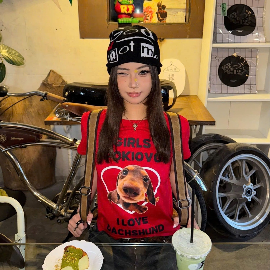 Áo thun baby tee hình cún và trái tim đáng yêu màu trắng đỏ ABBT070 - Tiktik