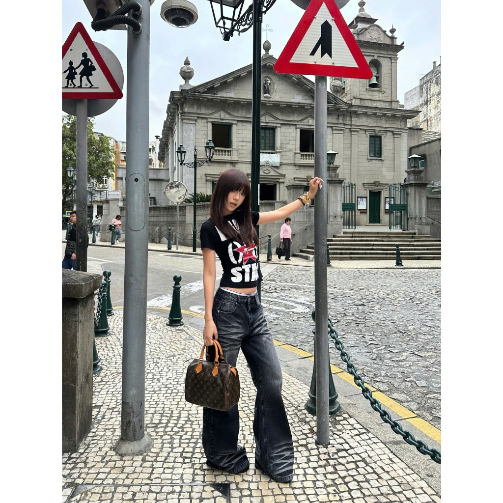 Áo baby tee màu đen chữ STAR ngôi sao đỏ dáng fit phong cách cá tính ABBT066 - Tiktik