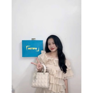 [FULLBOX]TÚI XÁCH NỮ MITIPA STORE SIZE 20 DÁNG VUÔNG THÊU QUẢ TRÁM TẶNG KÈM CHARM VÀ DÂY ĐEO CHÉO