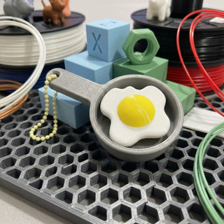 🍳🍳🍳 MÓC KHÓA CLICKY CHẢO CHIÊN TRỨNG ỐP LA -  NHỰA 3D – NHỎ XINH, CLICK CÁI LÀ GHIỀN