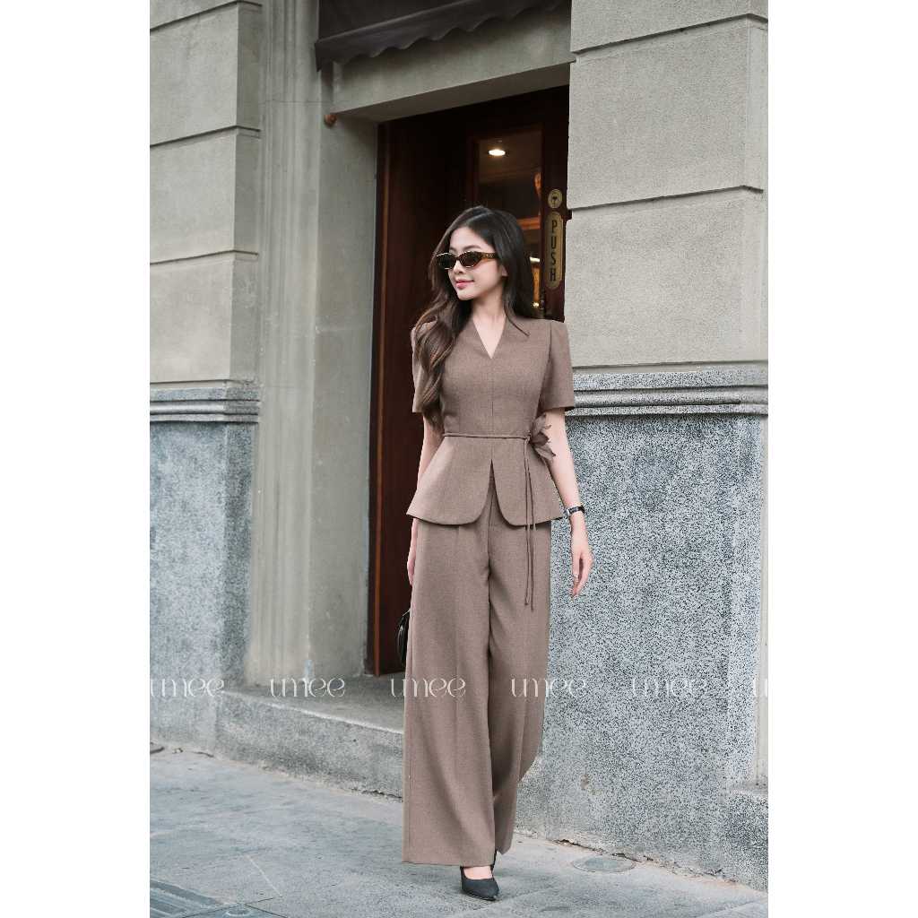 Umee Design - Set Công Sở Thiết Kế Áo Peplum Cổ V Phối Quần Xuông Tặng Kèm Đai Và Hoa Cài "Terra Set"