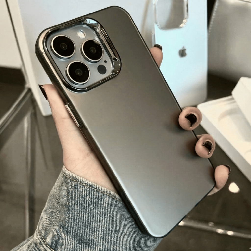 Case IPhone Royal Titanium Series Gợi liên tưởng đến sự bền bỉ và đẳng cấp của kim loại- Nắng Case