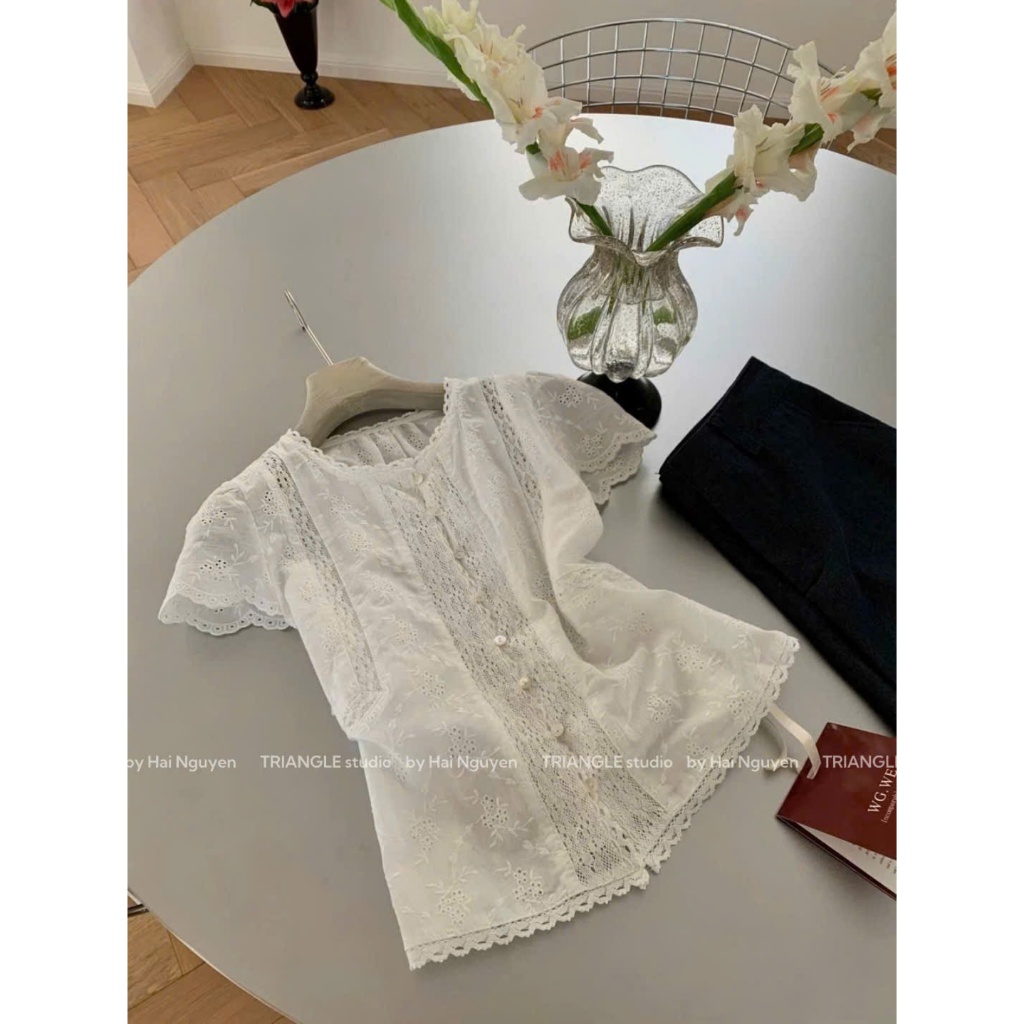 TRIANGLE - White Spring Blouse chuẩn tag Wgwe (Cân nhắc kỹ, return is not welcomed) Áo sơ mi kiểu bề mặt vải thêu hoa