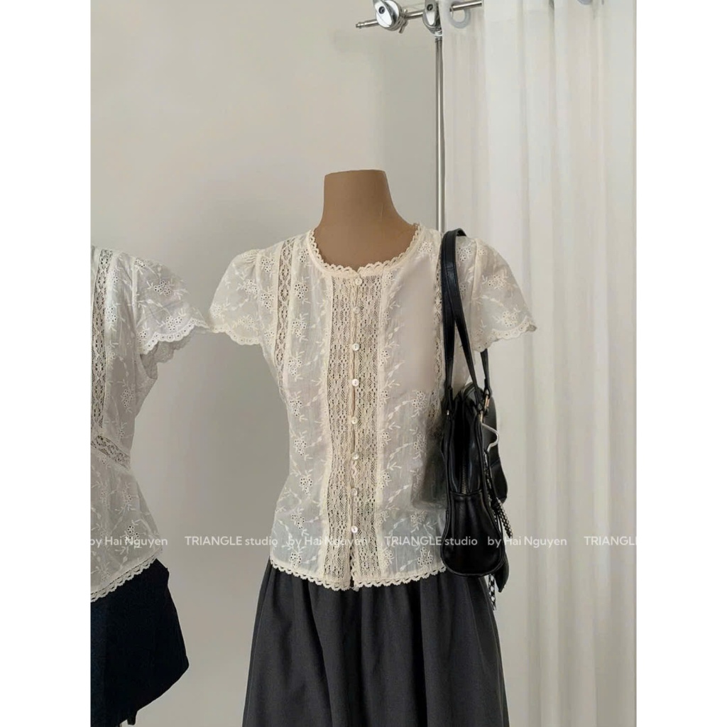 TRIANGLE - White Spring Blouse chuẩn tag Wgwe (Cân nhắc kỹ, return is not welcomed) Áo sơ mi kiểu bề mặt vải thêu hoa