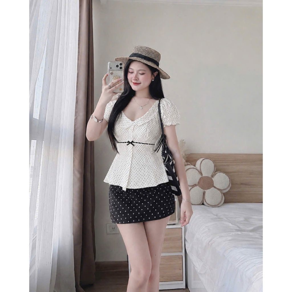 Áo kiểu peplum nữ dáng ôm thắt nơ ruy băng đen áo sơ mi chấm bi nhí cổ bẻ viền bèo tay bồng công sở HCOM27327