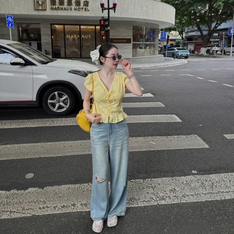 Áo kiểu corset ôm body cổ V nhún ngực thắt nơ áo blouse tay bồng chạy gân eo viền ren HCOM27330