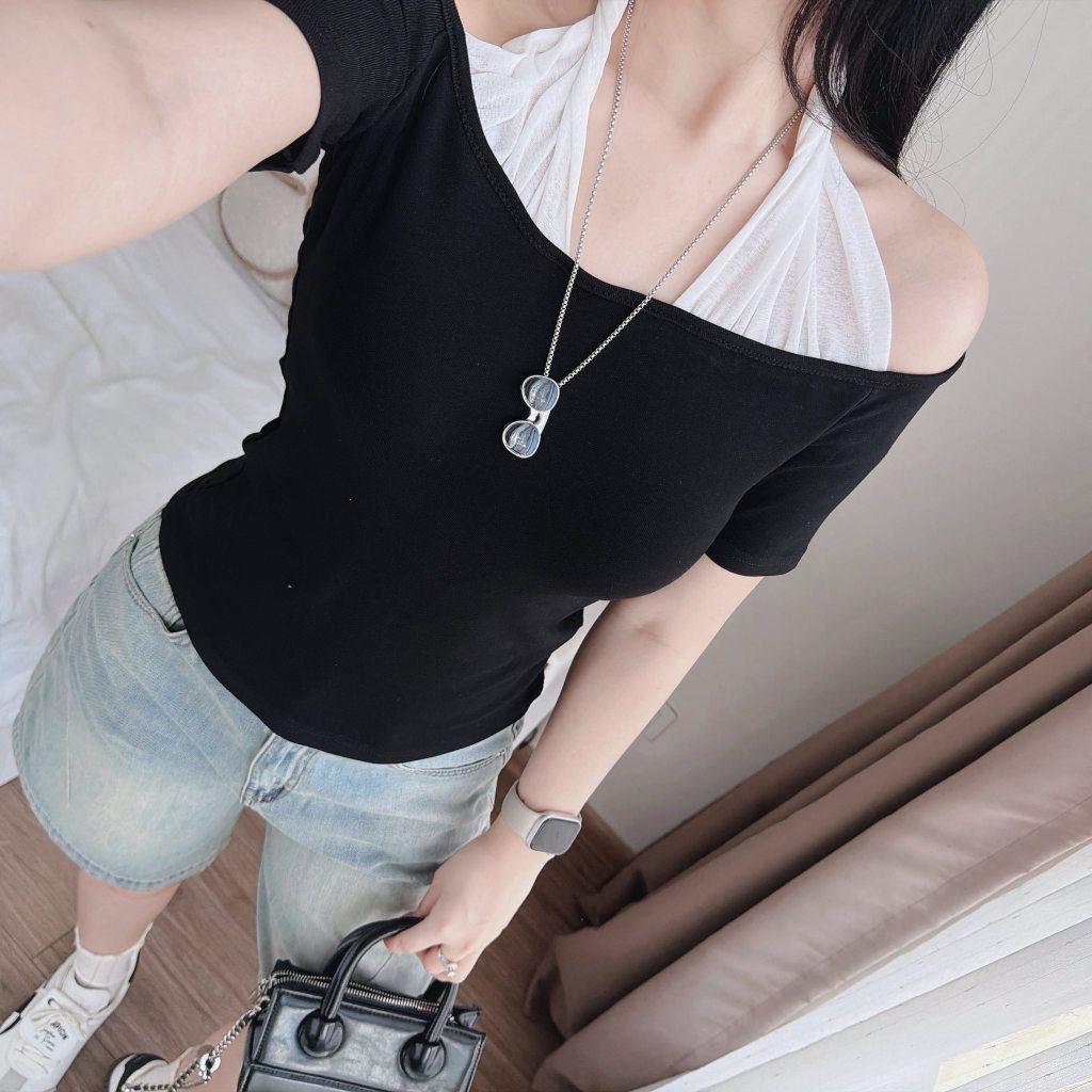 Áo croptop giả hai lớp trễ vai cổ yếm trắng đen áo blouse ngắn tay ôm sát nách HCOM27332