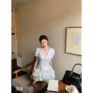 Set Áo Kiểu Linen Nữ Cổ V Chi Tiết Gắn Nơ Viền Ren Sang Chảnh Mùa Hè