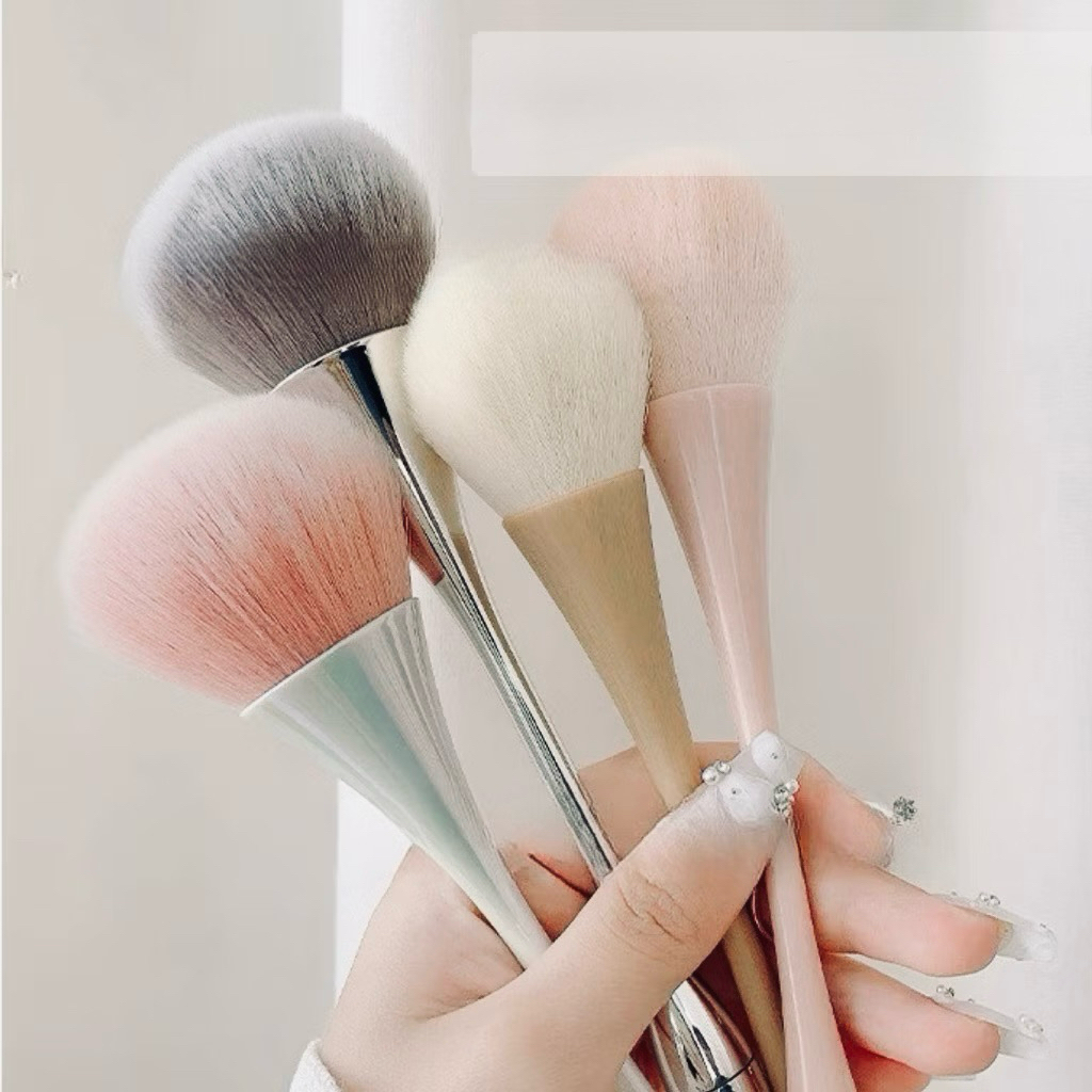 Chổi phủi bụi nail cán dài loại xịn lông mềm mịn 4 màu sang chảnh