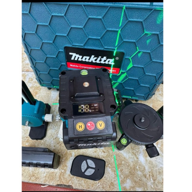 Máy bắn cốt máy bắn cân bằng laser MAKITA 12 tia xanh có đèn báo pin kèm chân