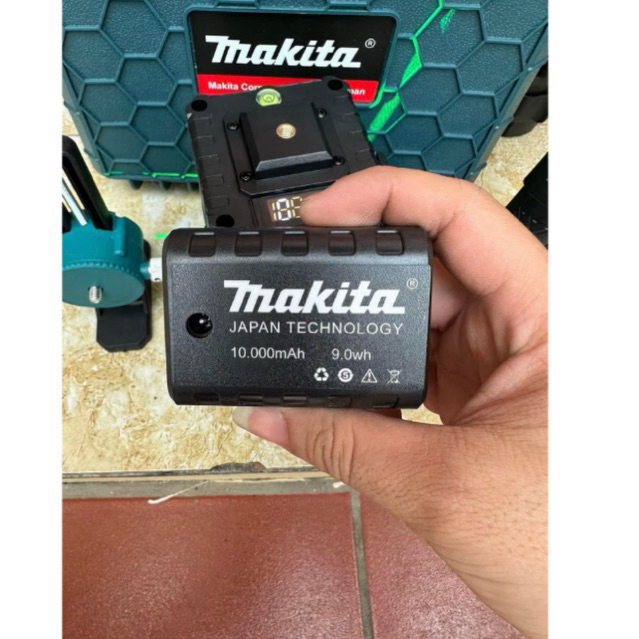 Máy bắn cốt máy bắn cân bằng laser MAKITA 12 tia xanh có đèn báo pin kèm chân