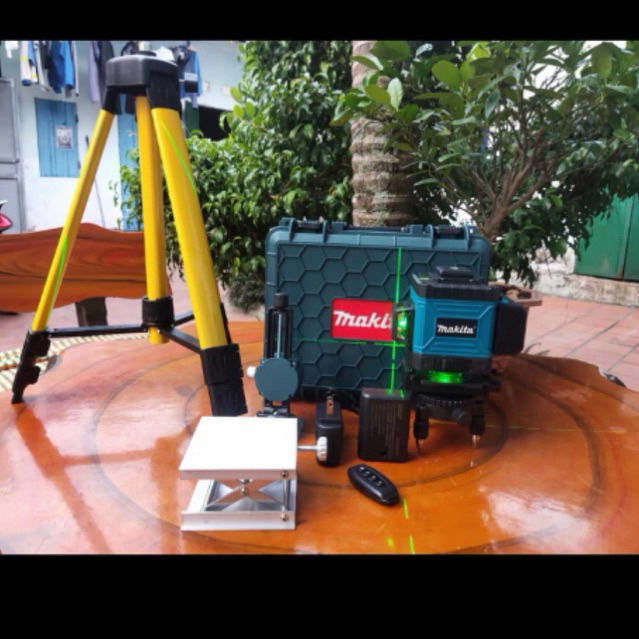 Máy bắn cốt máy bắn cân bằng laser MAKITA 12 tia xanh có đèn báo pin kèm chân