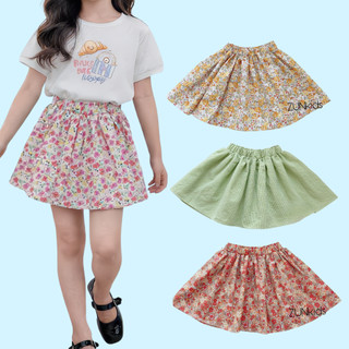 Chân váy xòe trên nền vải hoa cho bé gái - Phù hợp với mọi outfit cho bé