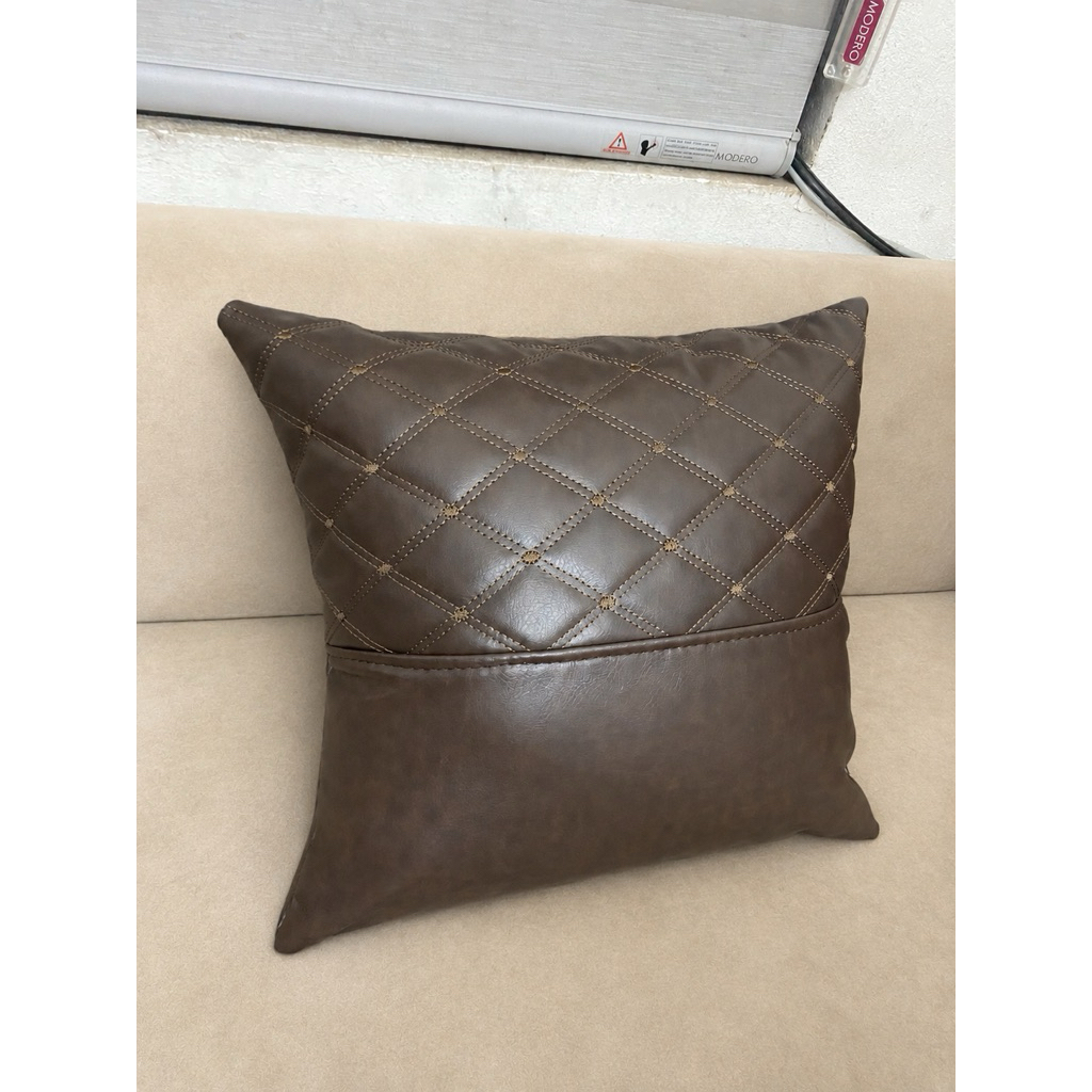Gối trần trám ngang, Gối decor trang trí, Gối ôm tựa chất liệu da Cleo phong cách sang trọng.