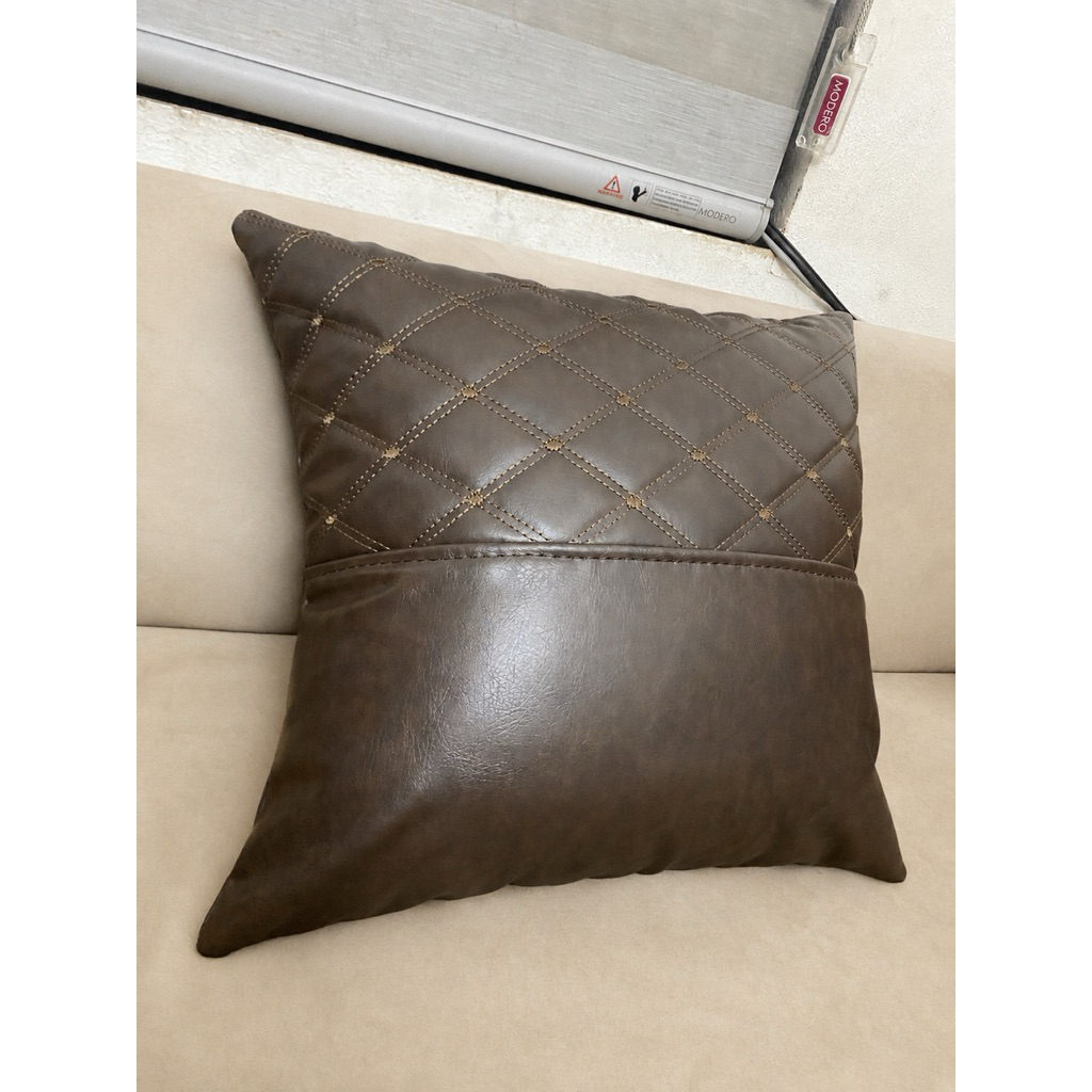 Gối trần trám ngang, Gối decor trang trí, Gối ôm tựa chất liệu da Cleo phong cách sang trọng.