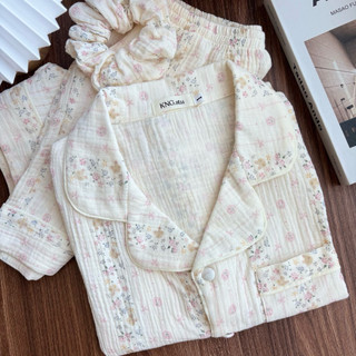 Đồ ngủ nữ tay ngắn quần đùi – Pyjama vải xô muslin cổ V hoạ tiết | KNG.studio (Tặng kèm dây buộc tóc scrunchies)