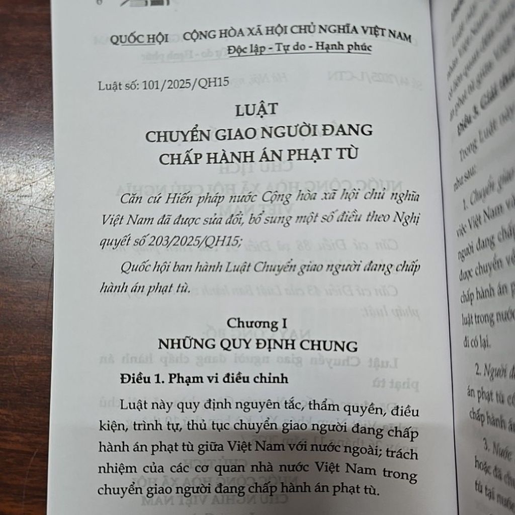 Sách - Luật chuyển giao người đang chấp hành phạt tù năm 2025 (NXB Lao động)