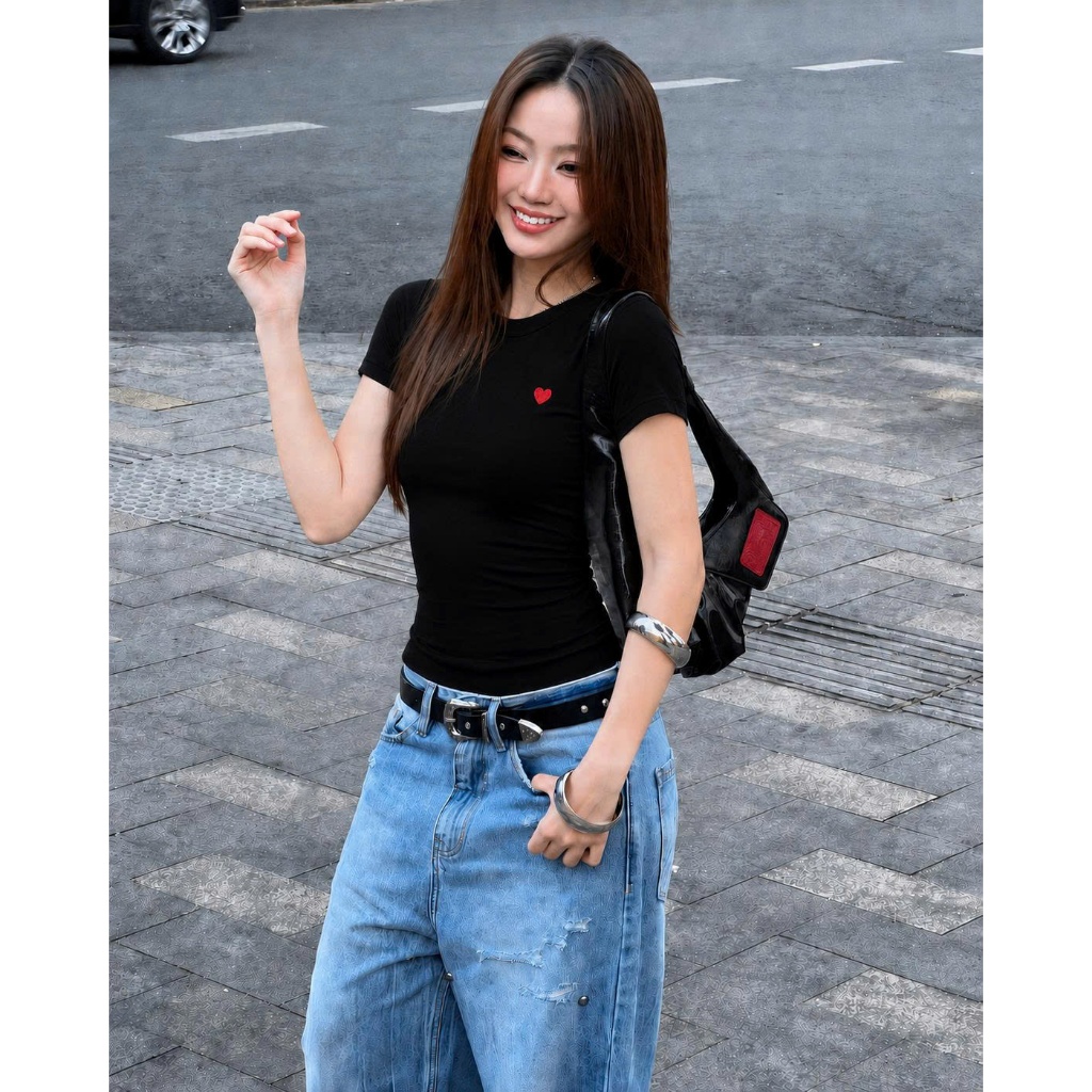 Áo Phông Nữ Cổ Tròn Thêu Trái Tim Đỏ, Áo Thun Cotton Zip Co Giãn 4 Chiều Basic Form Ôm Nhẹ Tôn Dáng HA8 Chezi house