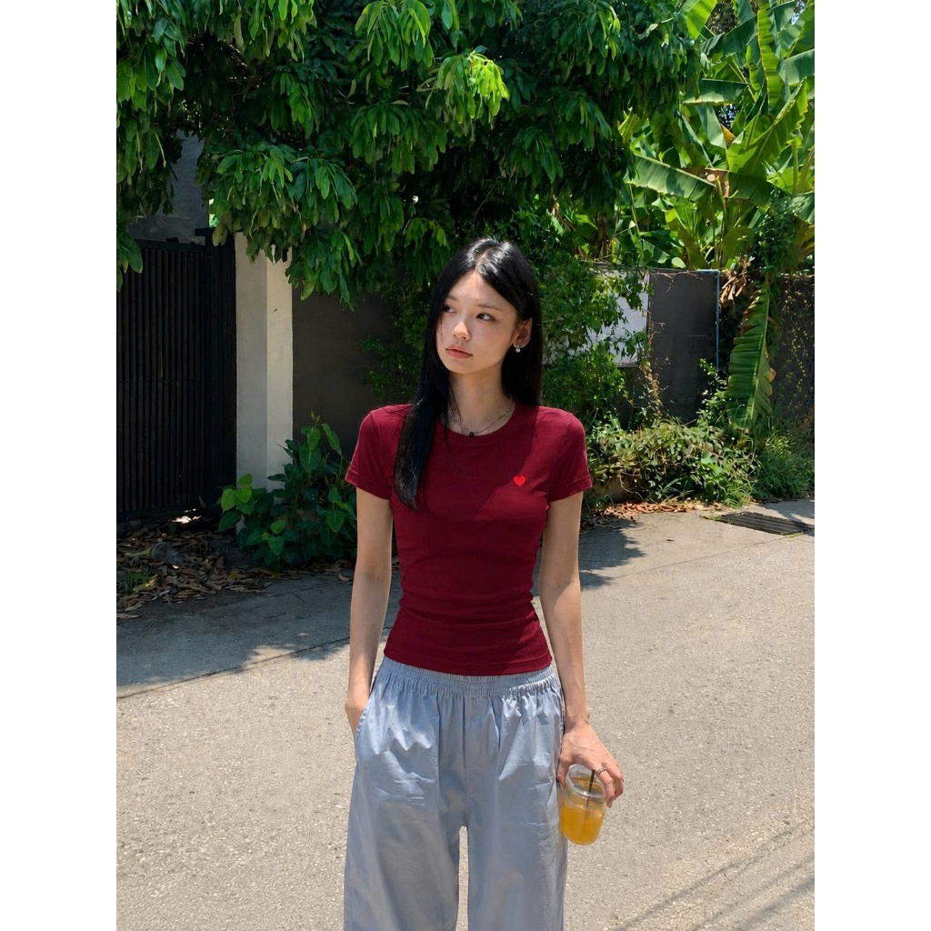 Áo Phông Nữ Cổ Tròn Thêu Trái Tim Đỏ, Áo Thun Cotton Zip Co Giãn 4 Chiều Basic Form Ôm Nhẹ Tôn Dáng HA8 Chezi house