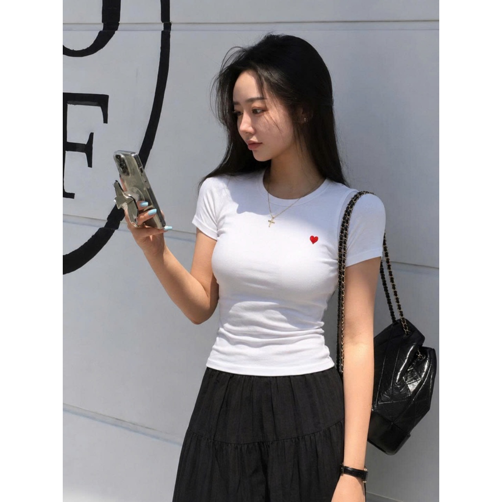Áo Phông Nữ Cổ Tròn Thêu Trái Tim Đỏ, Áo Thun Cotton Zip Co Giãn 4 Chiều Basic Form Ôm Nhẹ Tôn Dáng HA8 Chezi house