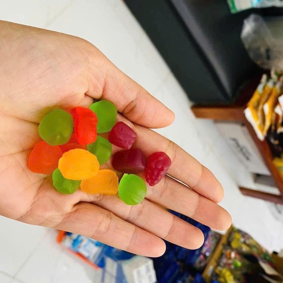 [1 KG] Kẹo Trái Cây Sugus Hình Tam Giác, Viên Kẹo Dẻo Thơm Ngon, Đủ Vị Trái Cây Tự Nhiên