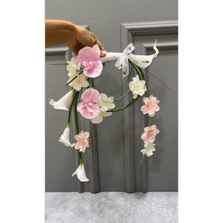 hoa cưới cầm tay cô dâu dáng treo pink white