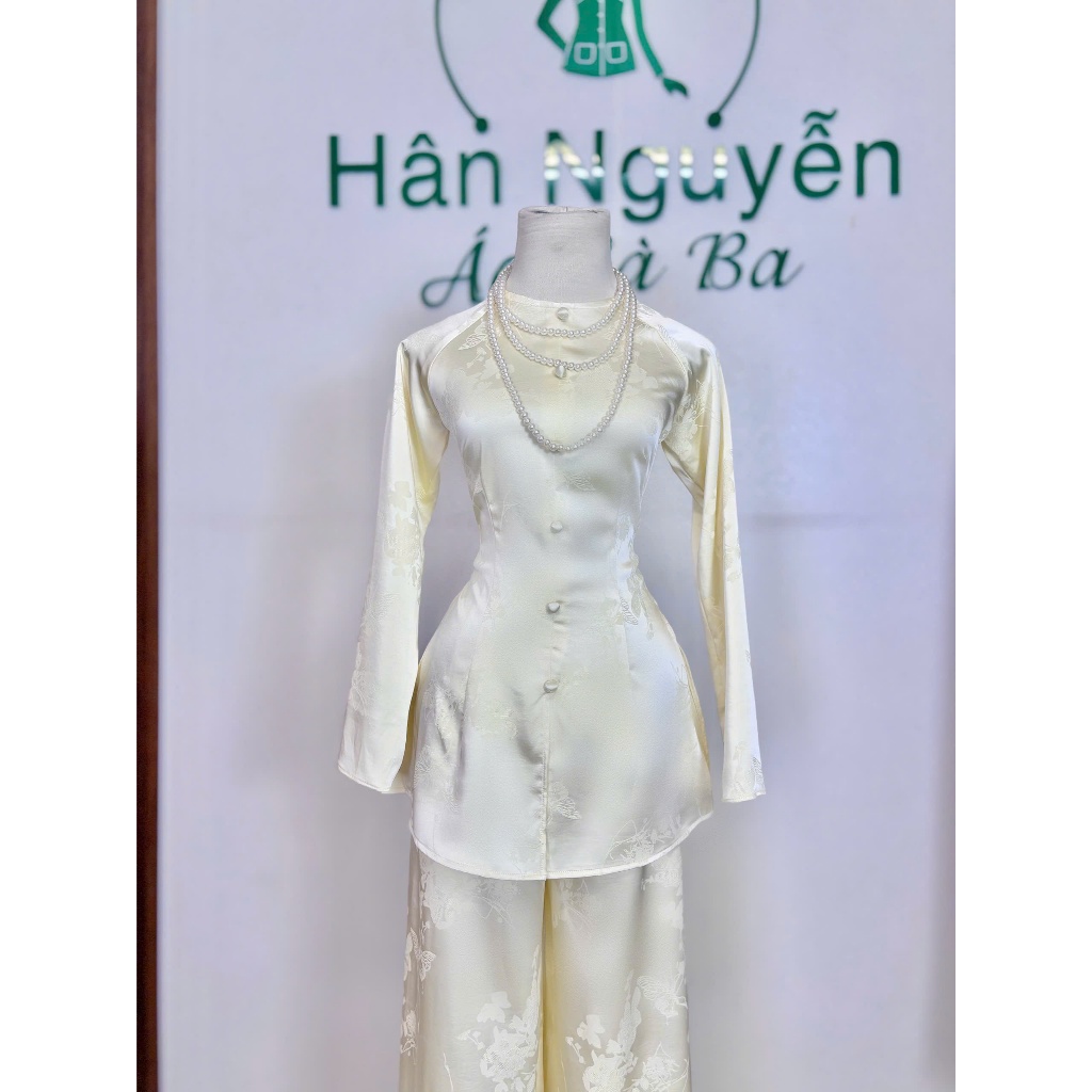 Hân Nguyễn Áo Bà Ba - B.A198 - Áo Gấm Hoa Hồ Điệp Cổ Tròn Nút Bọc Nụ Dây Kéo ( Quần Dây Kéo Cùng Chất )