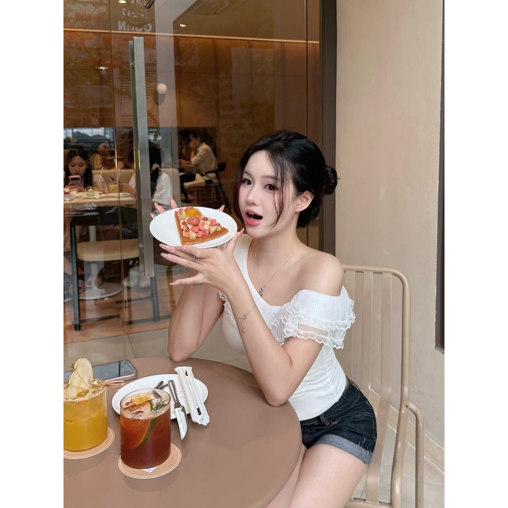TENDRE - Áo Lệch Vai Phối Bèo Nhún Tôn Dáng - Áo Kiểu Nữ Trễ Vai Ôm Body Sang Chảnh Gợi Cảm Dễ Phối Đồ V32