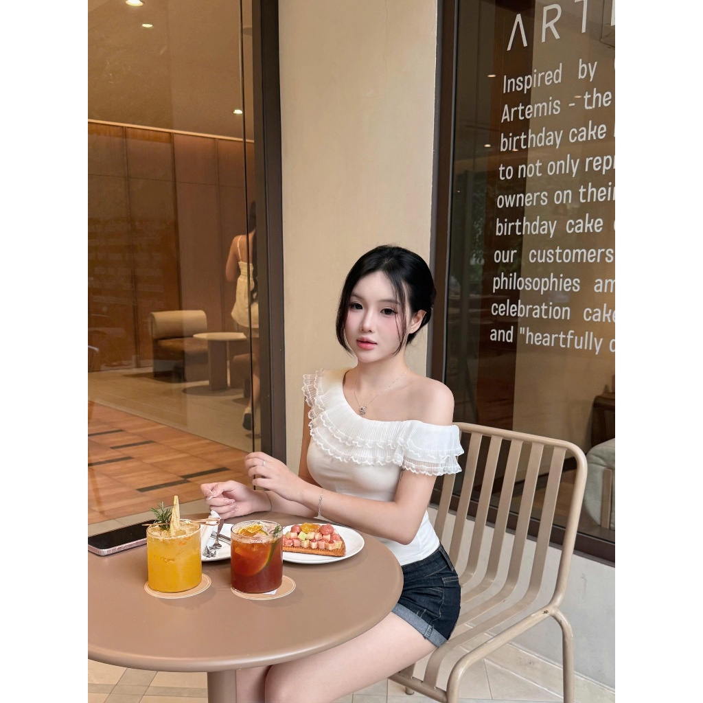TENDRE - Áo Lệch Vai Phối Bèo Nhún Tôn Dáng - Áo Kiểu Nữ Trễ Vai Ôm Body Sang Chảnh Gợi Cảm Dễ Phối Đồ V32