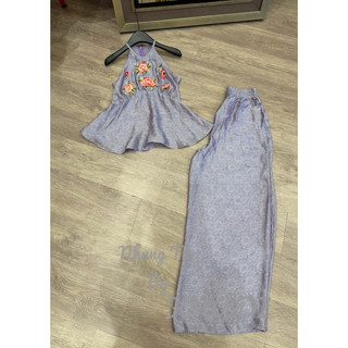 Sét áo lụa cổ yếm vạt xoè thêu hoa + quần xuông lụa