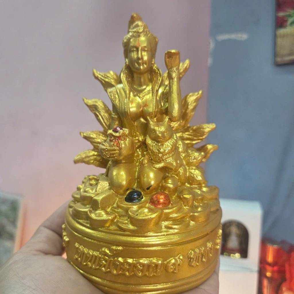 VẬT PHẨM TRƯNG BÀY NGHỆ THUẬT THỦ CÔNG MÀU SẮC TINH TẾ