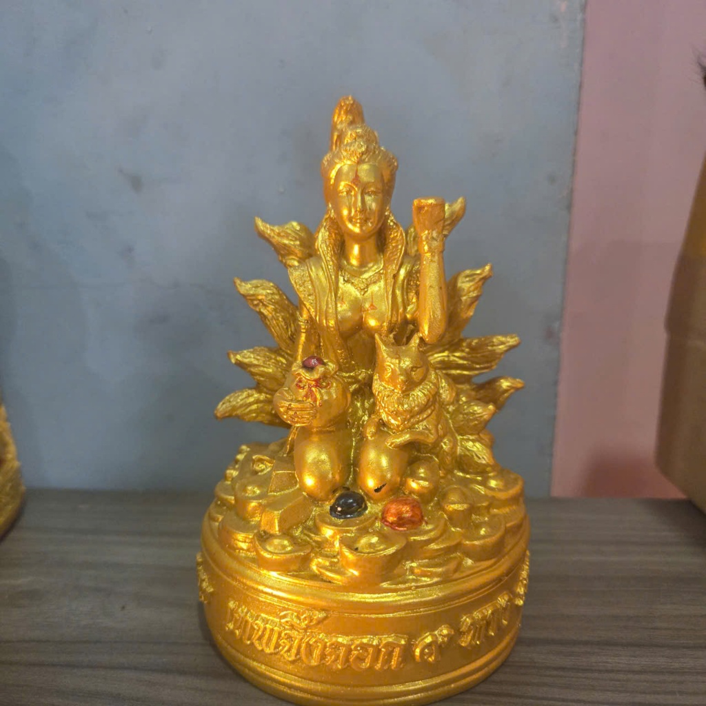 VẬT PHẨM TRƯNG BÀY NGHỆ THUẬT THỦ CÔNG MÀU SẮC TINH TẾ