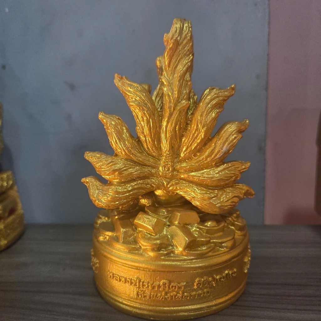 VẬT PHẨM TRƯNG BÀY NGHỆ THUẬT THỦ CÔNG MÀU SẮC TINH TẾ
