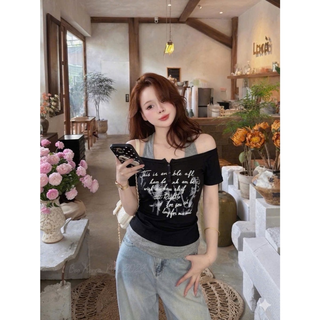 ÁO THUN BODY TRỄ VAI PHỐI CỔ YẾM IN CHỮ | OUTFIT CÁ TÍNH HOT TREND 2026 | FORM ÔM TÔN DÁNG CHO NÀNG BY CHAMIE STORE