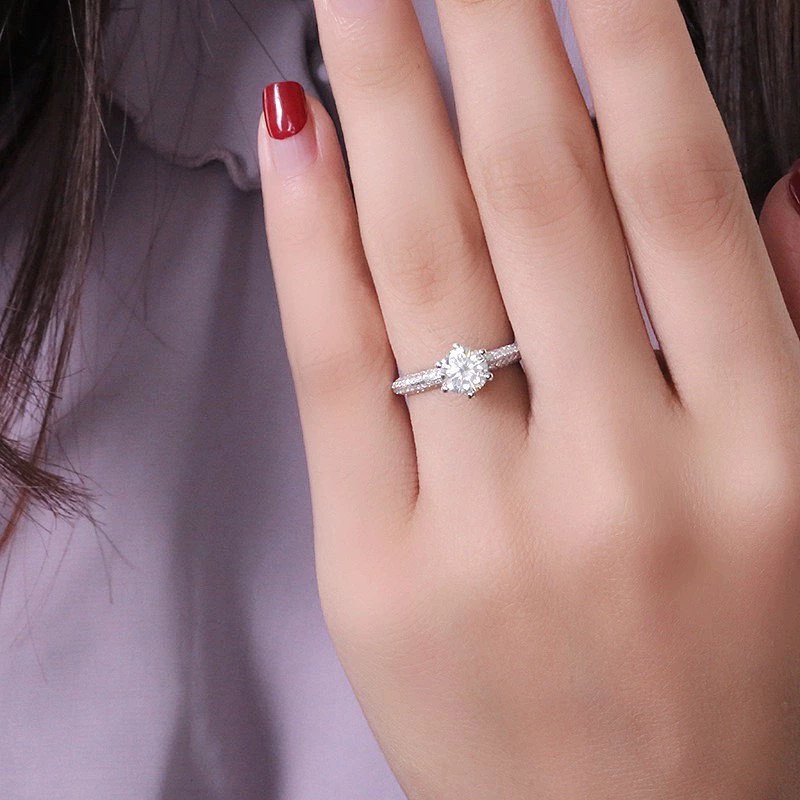 Nhẫn nữ Ý, mạ vàng trắng, kiểu dáng cao cấp, đính đá quý chất lượng cao, tinh tế và sang trọng.
