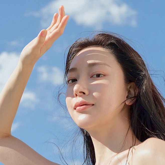 Kem Chống Nắng Giúp Dưỡng Trắng Sáng Da Kosé Suncut Light Up UV Essence N SPF50+ Pa++++ (80G)