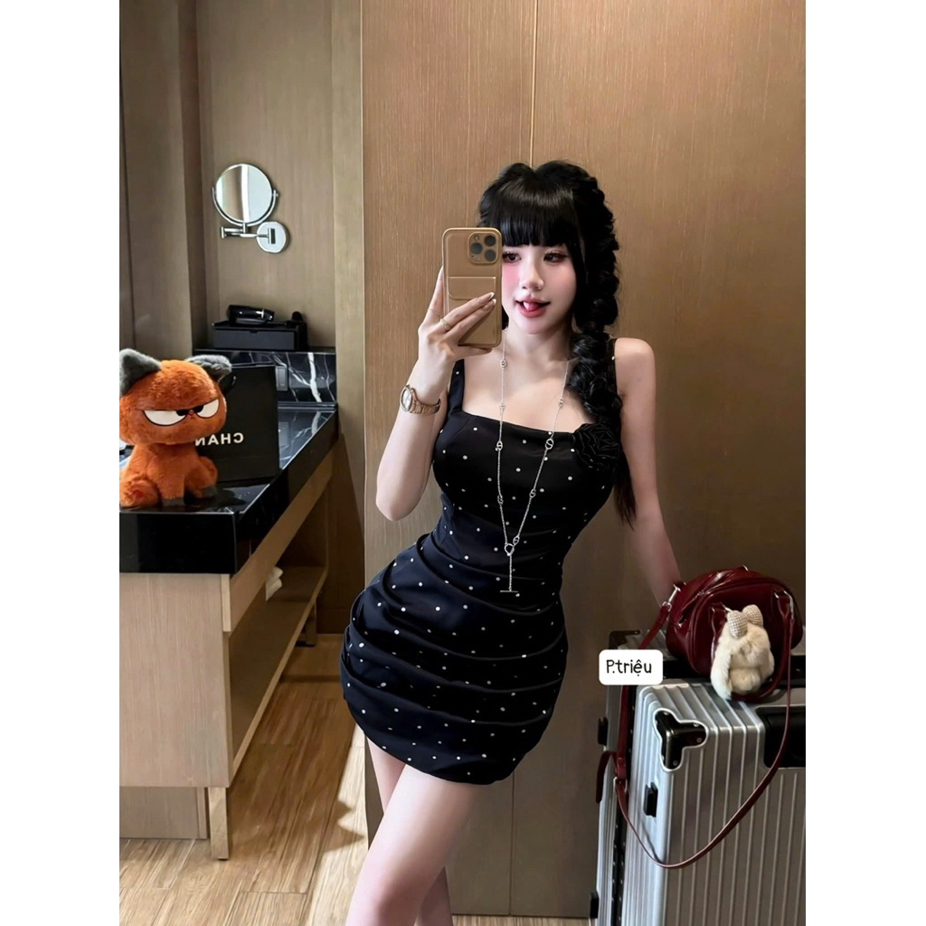 Váy body lụa chấm bi đính hoa xinh xỉu