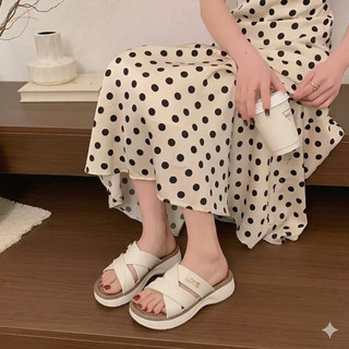 Dép bánh mì nữ quai chéo đính đá chữ LOVE, đế xuồng 5cm tôn dáng, chất liệu cao su mềm êm chân #depthoitrang