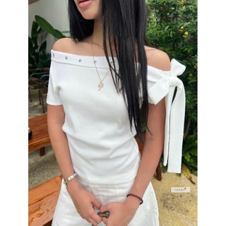 𝐄𝐯𝐞𝐫𝐤𝐢𝐧𝐝 𝐓𝐨𝐩 - Áo kiểu nữ, áo croptop trắng thiết kế phối khoen nhien.official NAS00031