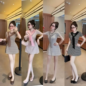 Đầm sọc tay ngắn cổ tròn phối khăn,chất thun tăm kèm quần rời thời trang