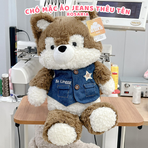 Gấu bông chó mặc áo jeans siêu cute CÓ THÊU TÊN – thú nhồi bông mềm mịn cao cấp, quà tặng hot trend