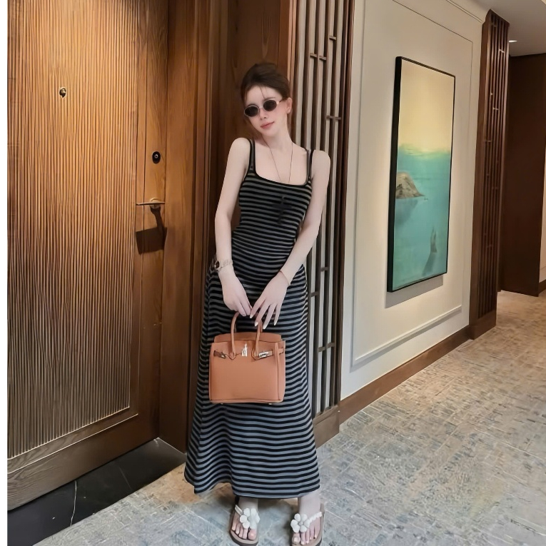 Đầm 2 dây sọc đen dáng dài,cắt xẻ kiểu ở lưng chất thun tăm thời trang