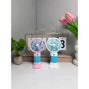 Quạt Tích Điện Mini Để Bàn Xoay 180° Động Cơ Êm, 3 Cấp Gió Cầm Đi Đâu Cũng Được.