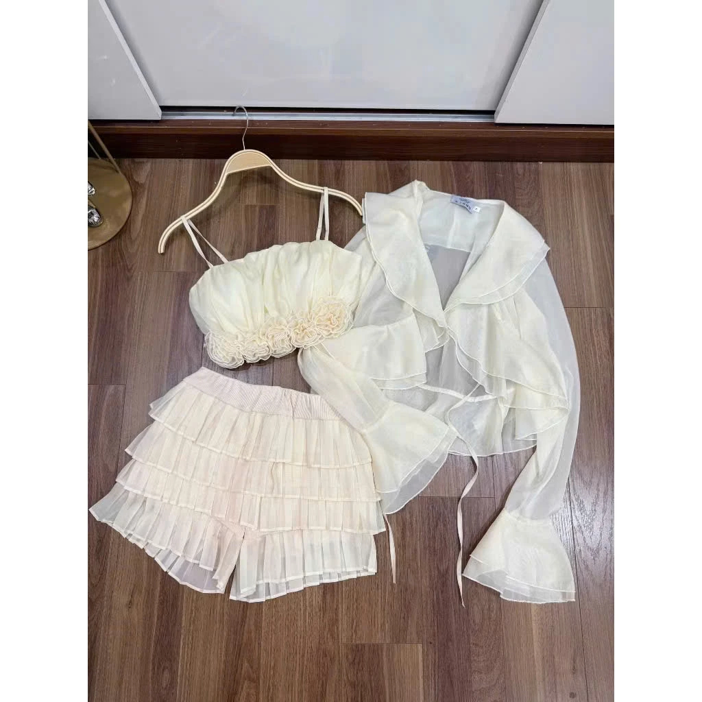 Set đồ đi biển Bộ áo croptop cúp ngực phối tay voan kèm chân váy ngắn tầng đi biển