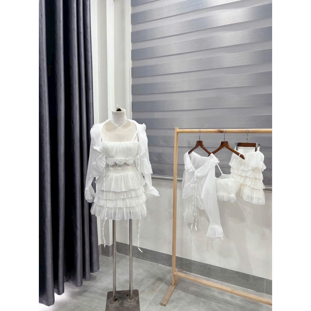 Set đồ đi biển Bộ áo croptop cúp ngực phối tay voan kèm chân váy ngắn tầng đi biển
