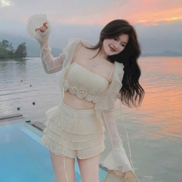 Set đồ đi biển Bộ áo croptop cúp ngực phối tay voan kèm chân váy ngắn tầng đi biển