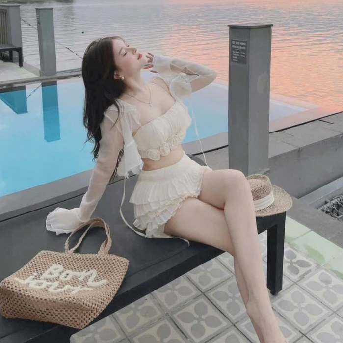 Set đồ đi biển Bộ áo croptop cúp ngực phối tay voan kèm chân váy ngắn tầng đi biển